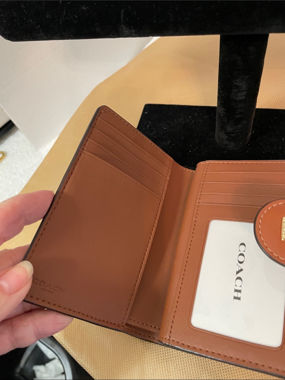 Authentic Coach Leather Gold / Tan  Snap Wallet - with Gold Coach Logo - Picture 4 of 13